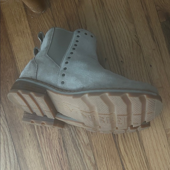 Sorel Light Brown Boots - Picture 6 of 6